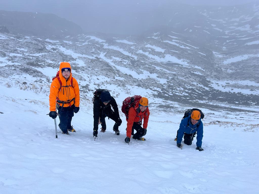 7 Hiking Essentials Everyone should carry